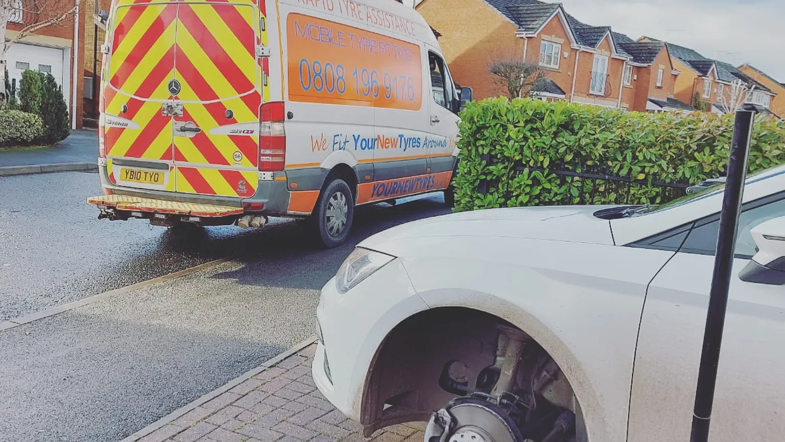 Cars mobile tyre fitting