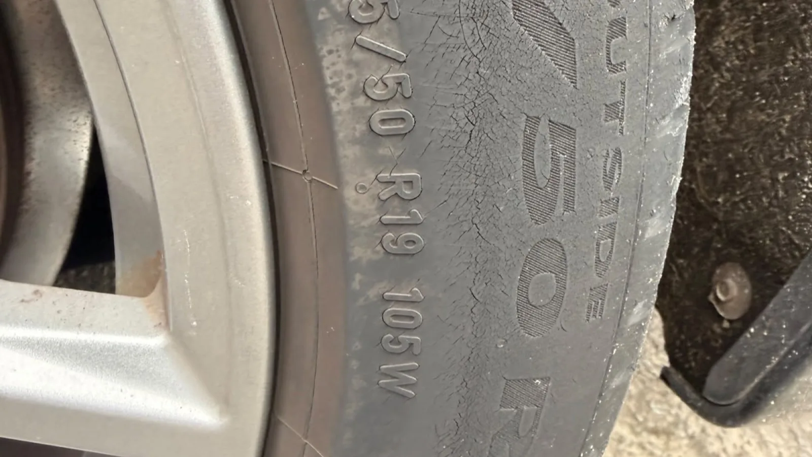 Tyre size on the sidewall, 245 50 R19